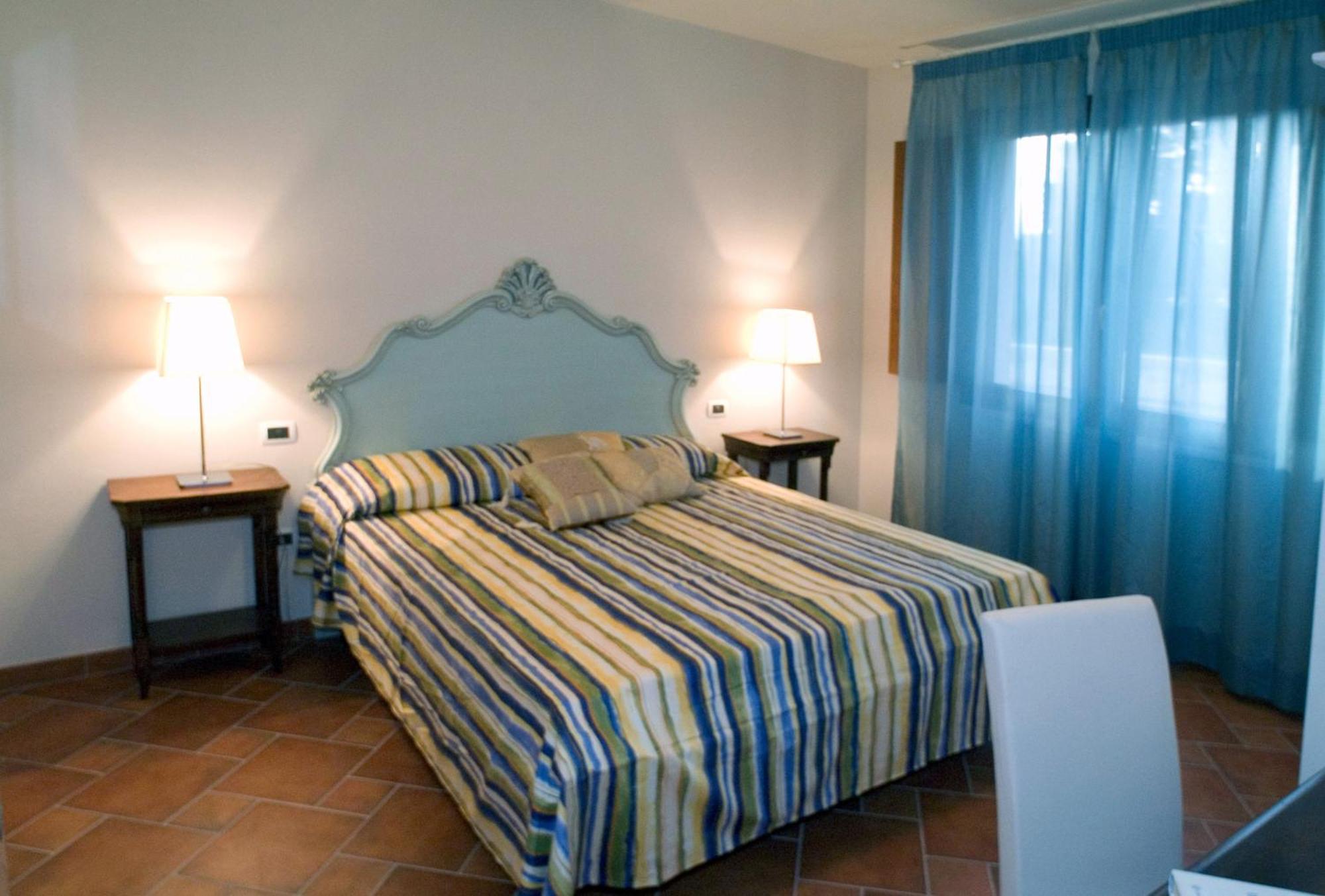 Le Corti Del Sole Residence Venturina Terme Eksteriør billede
