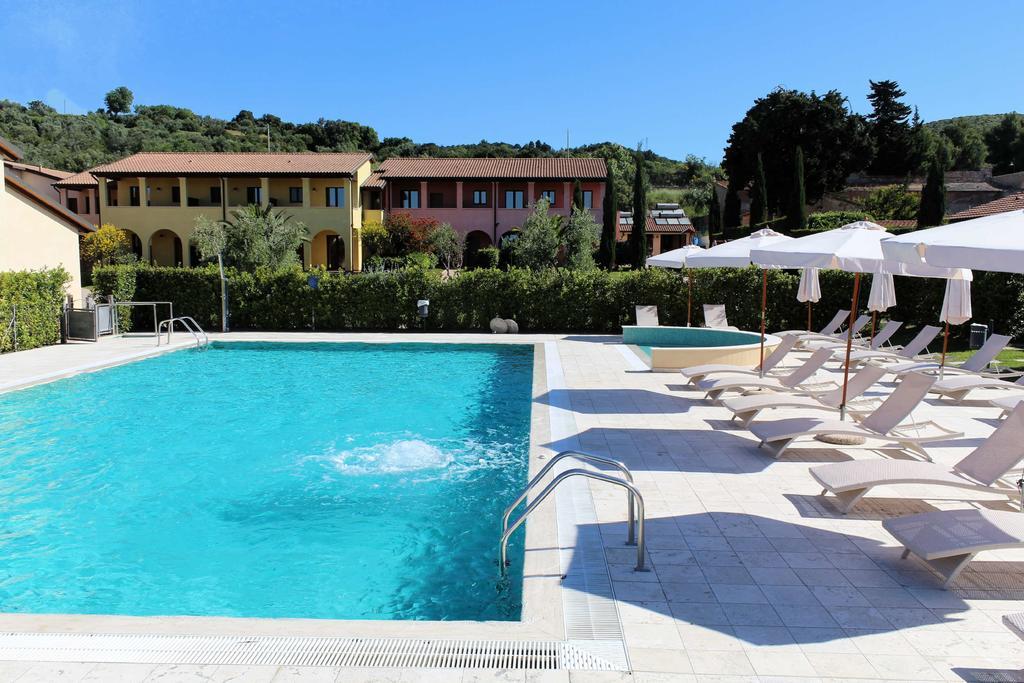 Le Corti Del Sole Residence Venturina Terme Eksteriør billede