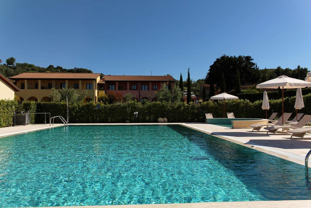 Le Corti Del Sole Residence Venturina Terme Eksteriør billede