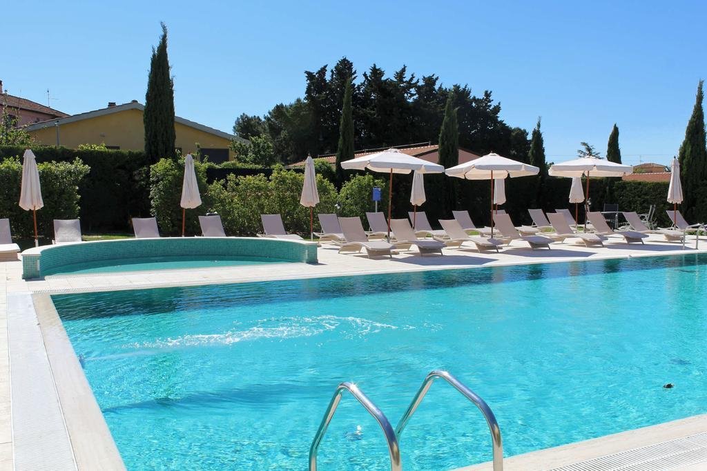 Le Corti Del Sole Residence Venturina Terme Eksteriør billede