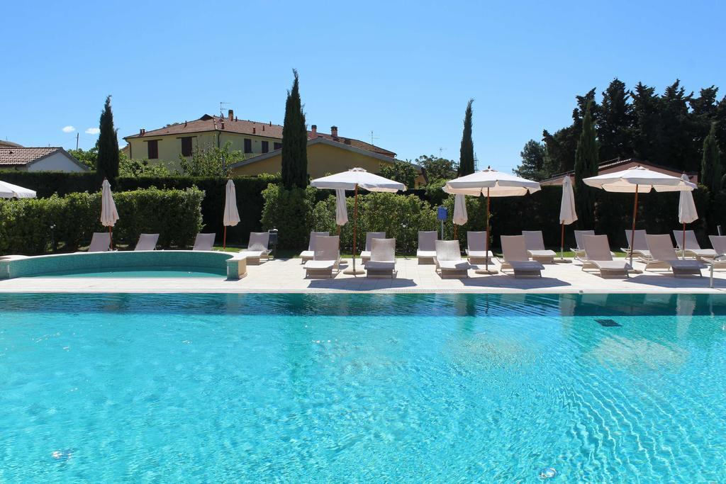 Le Corti Del Sole Residence Venturina Terme Eksteriør billede