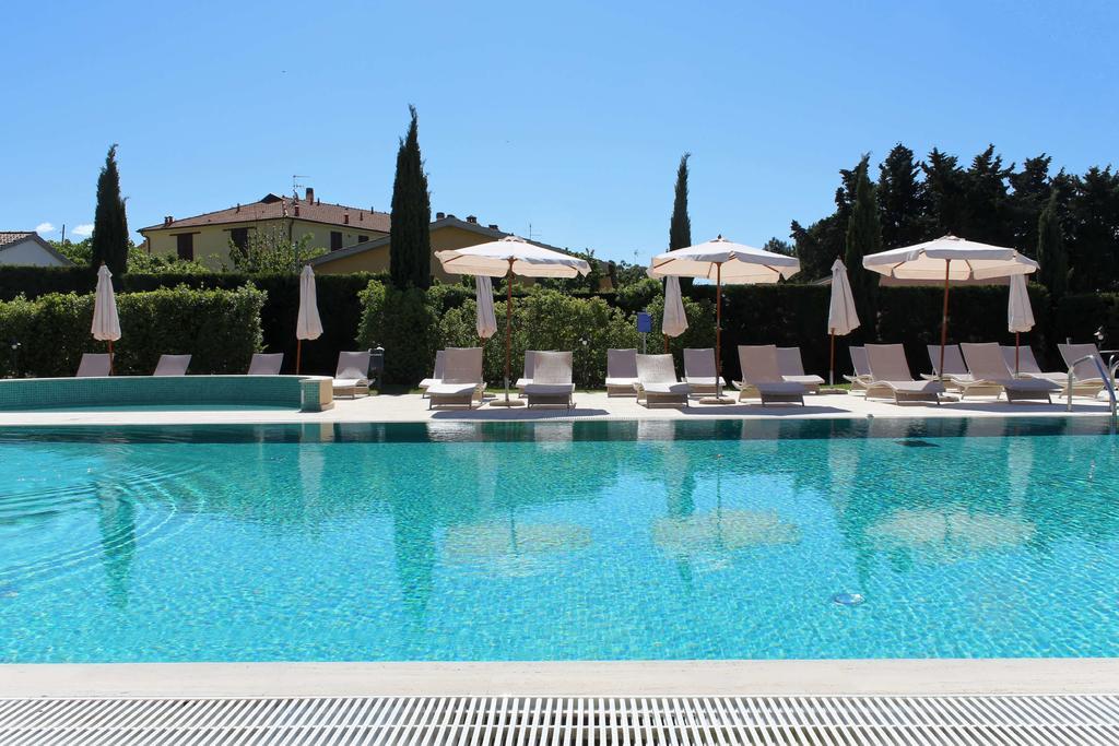 Le Corti Del Sole Residence Venturina Terme Eksteriør billede