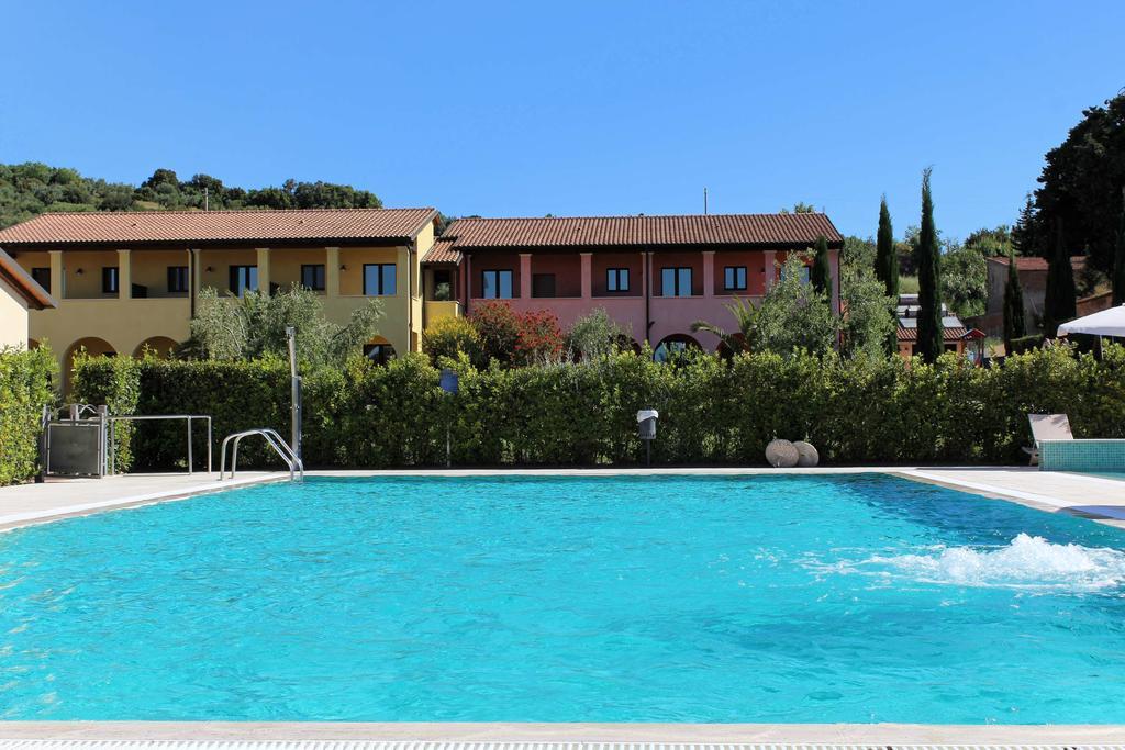 Le Corti Del Sole Residence Venturina Terme Eksteriør billede