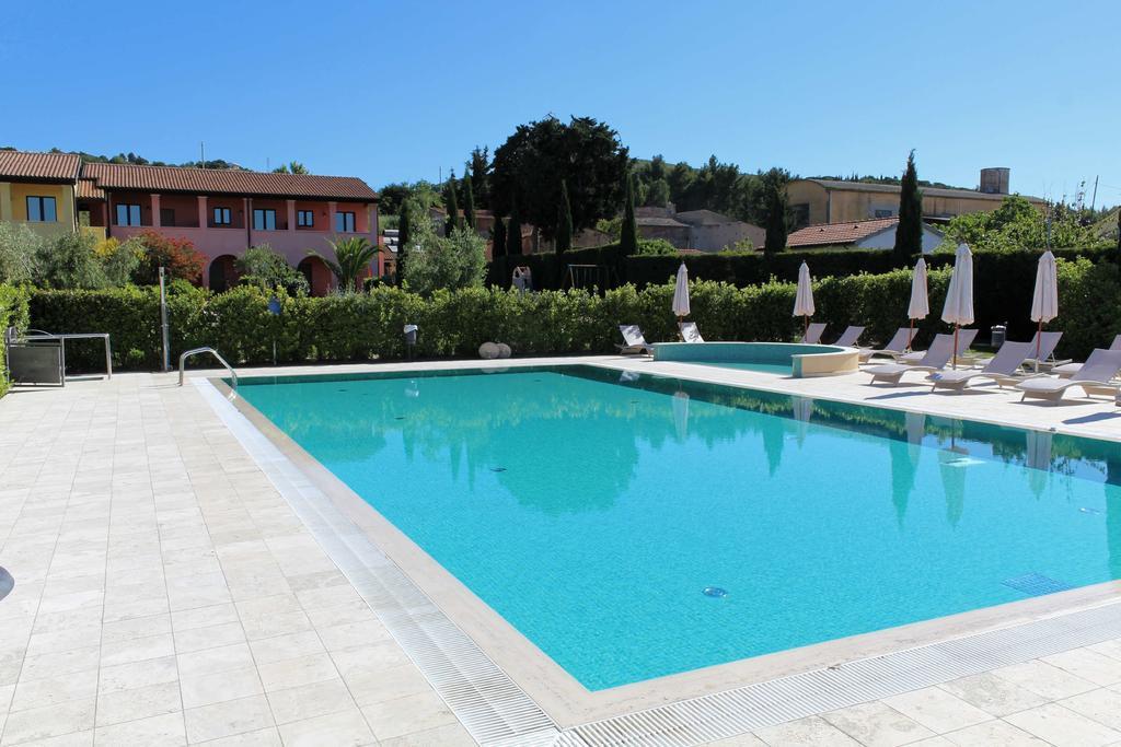 Le Corti Del Sole Residence Venturina Terme Eksteriør billede