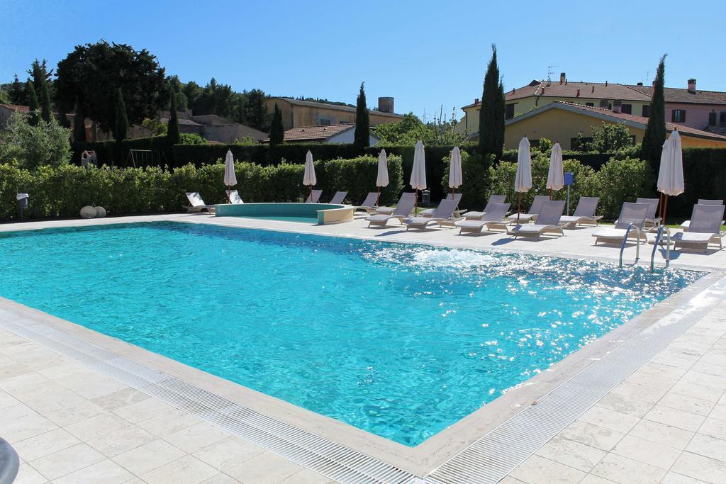 Le Corti Del Sole Residence Venturina Terme Eksteriør billede