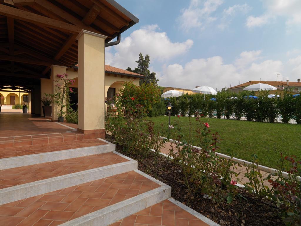 Le Corti Del Sole Residence Venturina Terme Eksteriør billede