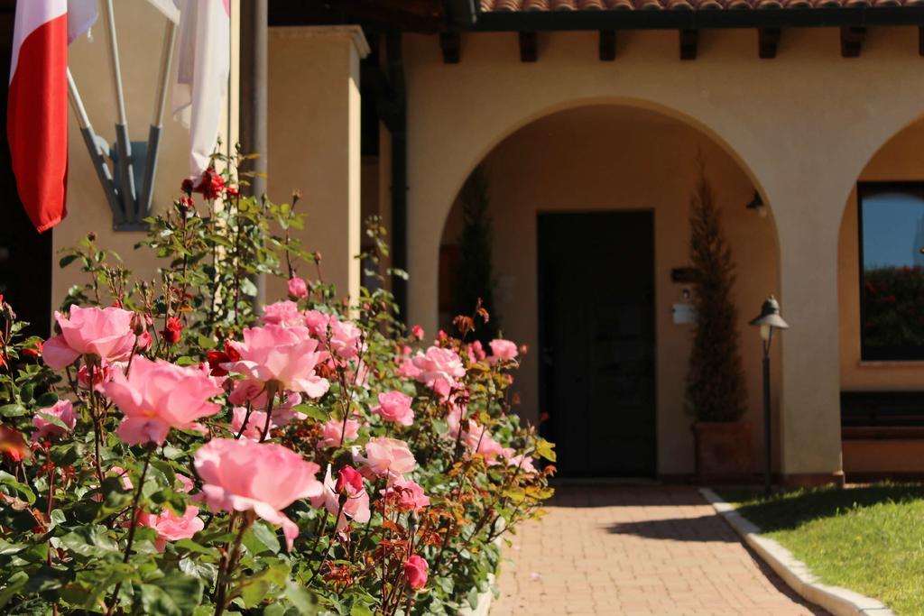 Le Corti Del Sole Residence Venturina Terme Eksteriør billede