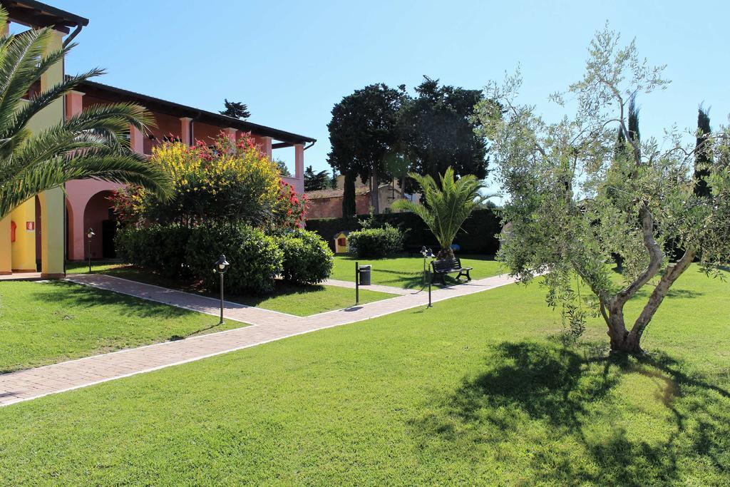 Le Corti Del Sole Residence Venturina Terme Eksteriør billede