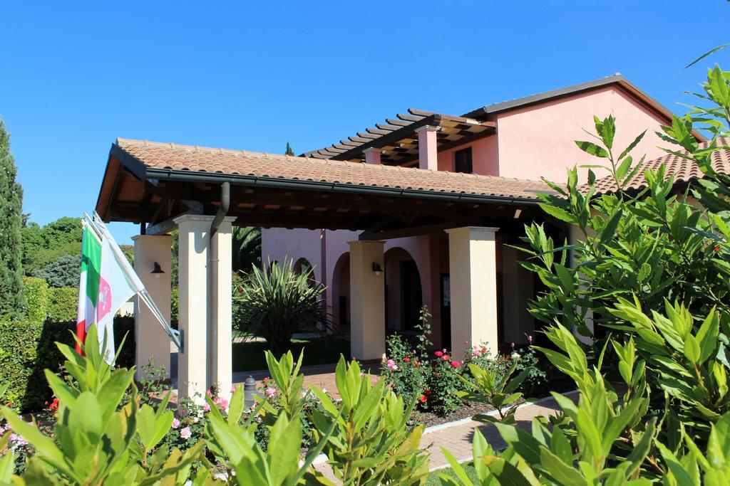 Le Corti Del Sole Residence Venturina Terme Eksteriør billede